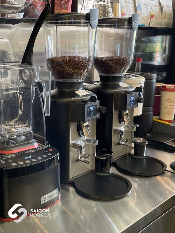 du-an-g-cup-coffee-bistro-5.jpg