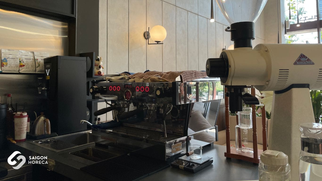 du an g cup coffee bistro 7